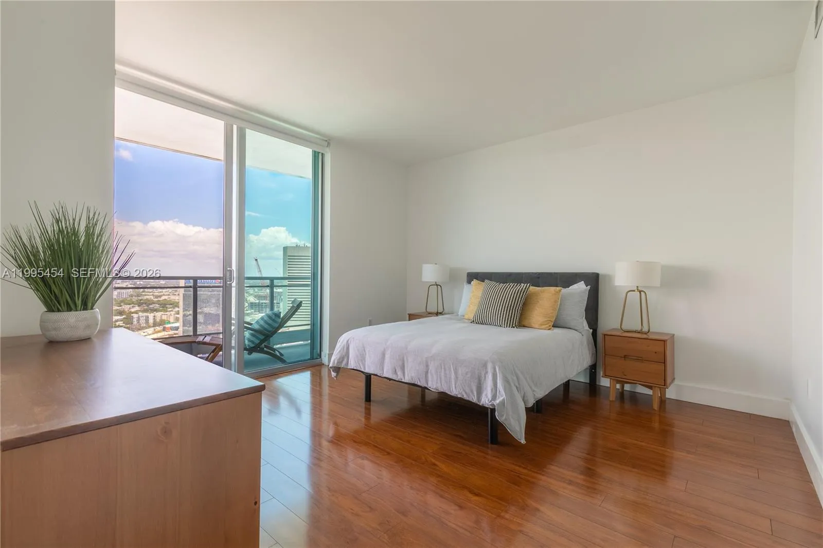 90 Sw 3rd St 3806, Miami, Florida 33130, Miami, Florida 33130, 2 Bedrooms Bedrooms, ,2 BathroomsBathrooms,Residential Lease,For Rent,90 Sw 3rd St 3806, Miami, Florida 33130,A11995454