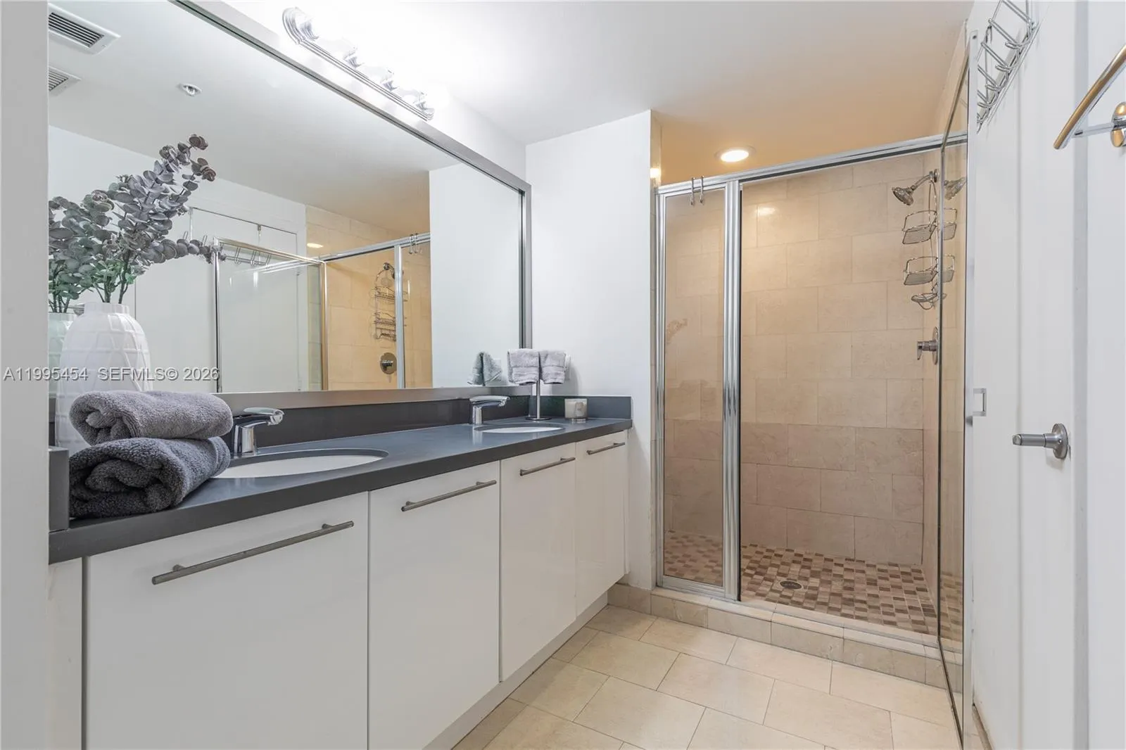 90 Sw 3rd St 3806, Miami, Florida 33130, Miami, Florida 33130, 2 Bedrooms Bedrooms, ,2 BathroomsBathrooms,Residential Lease,For Rent,90 Sw 3rd St 3806, Miami, Florida 33130,A11995454