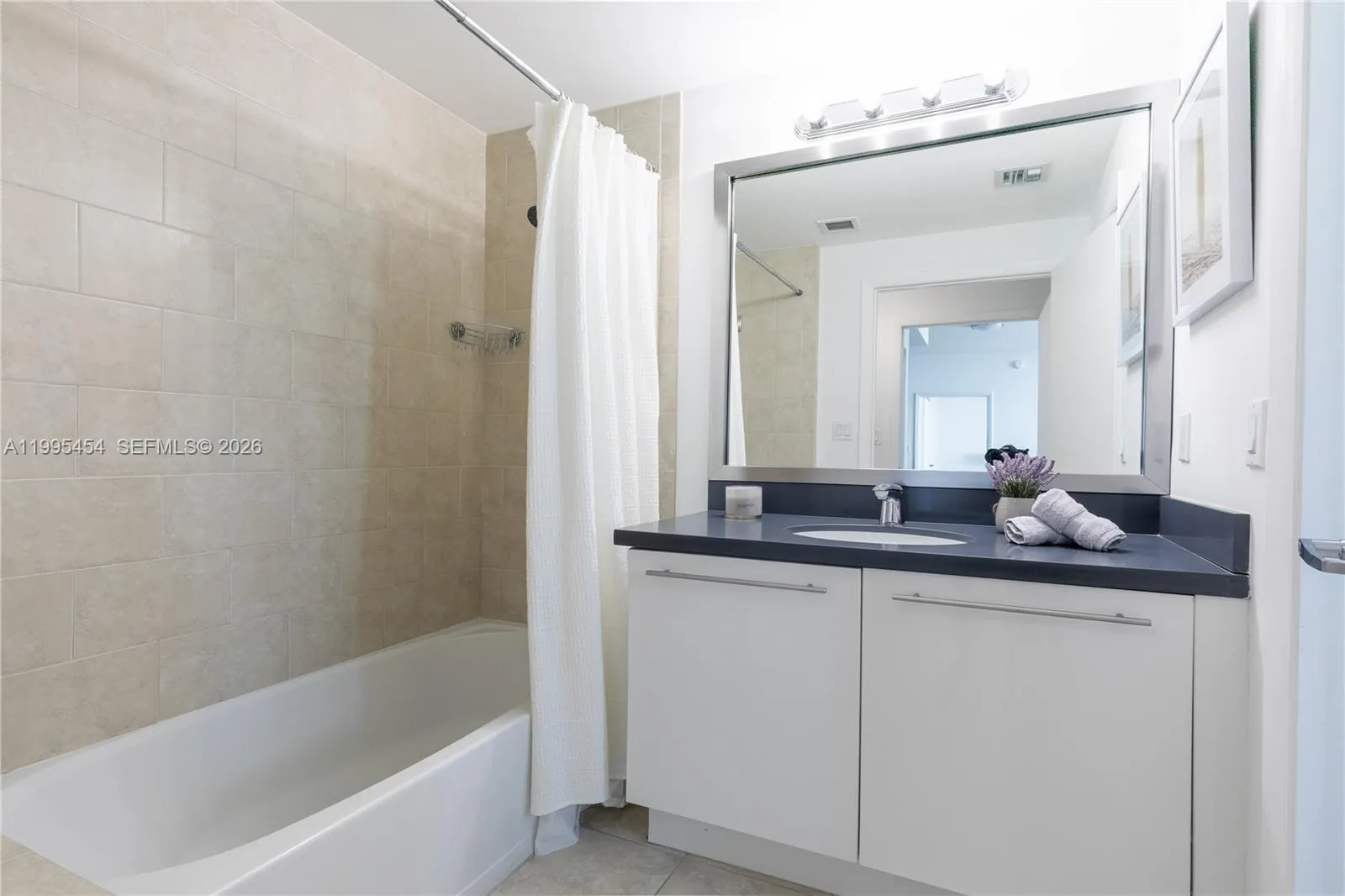 90 Sw 3rd St 3806, Miami, Florida 33130, Miami, Florida 33130, 2 Bedrooms Bedrooms, ,2 BathroomsBathrooms,Residential Lease,For Rent,90 Sw 3rd St 3806, Miami, Florida 33130,A11995454