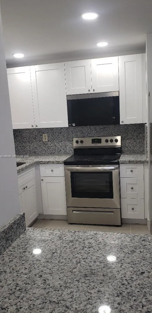 870 Nw 87th Ave 407, Miami, Florida 33172, Miami, Florida 33172, 2 Bedrooms Bedrooms, ,2 BathroomsBathrooms,Residential Lease,For Rent,870 Nw 87th Ave 407, Miami, Florida 33172,A11995493
