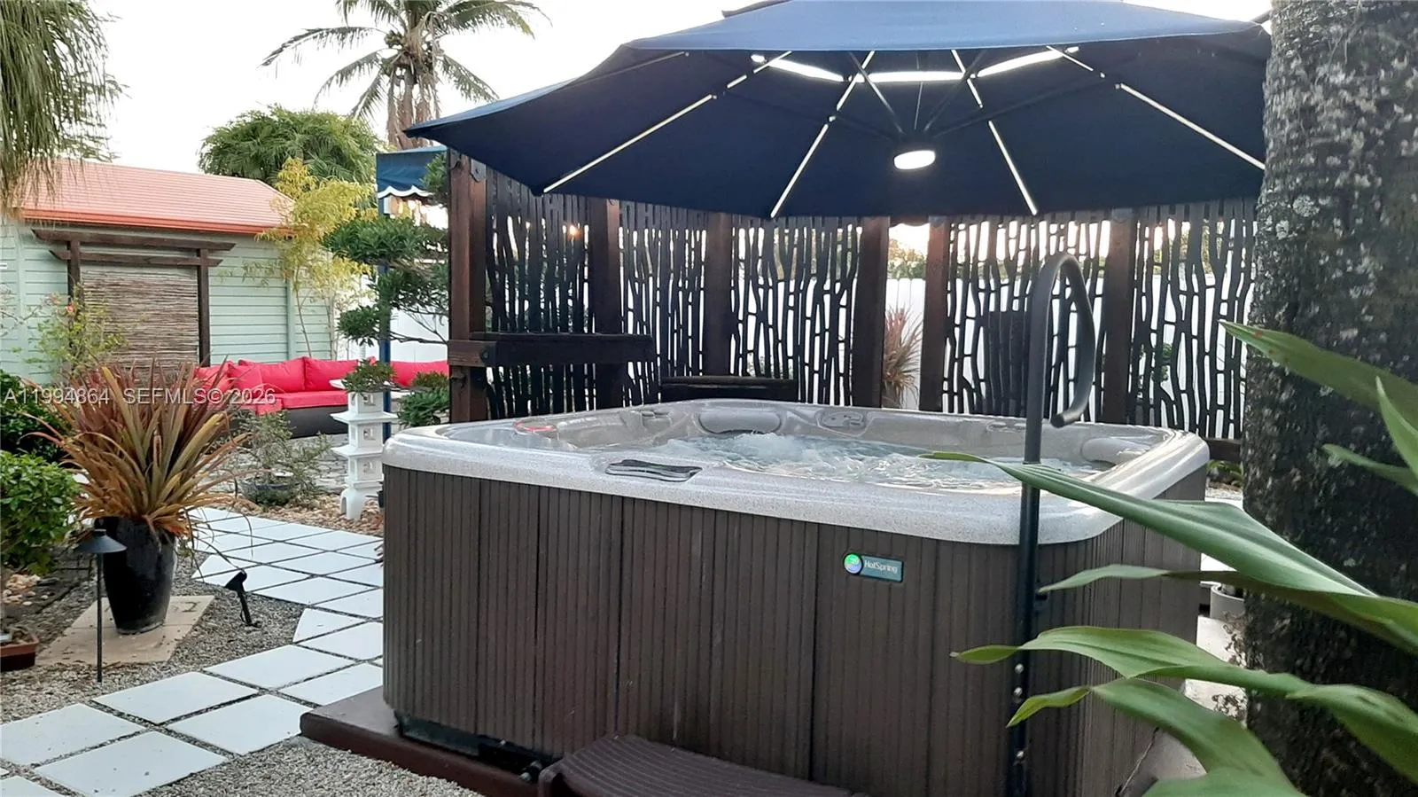 Hot tub area with lighting
