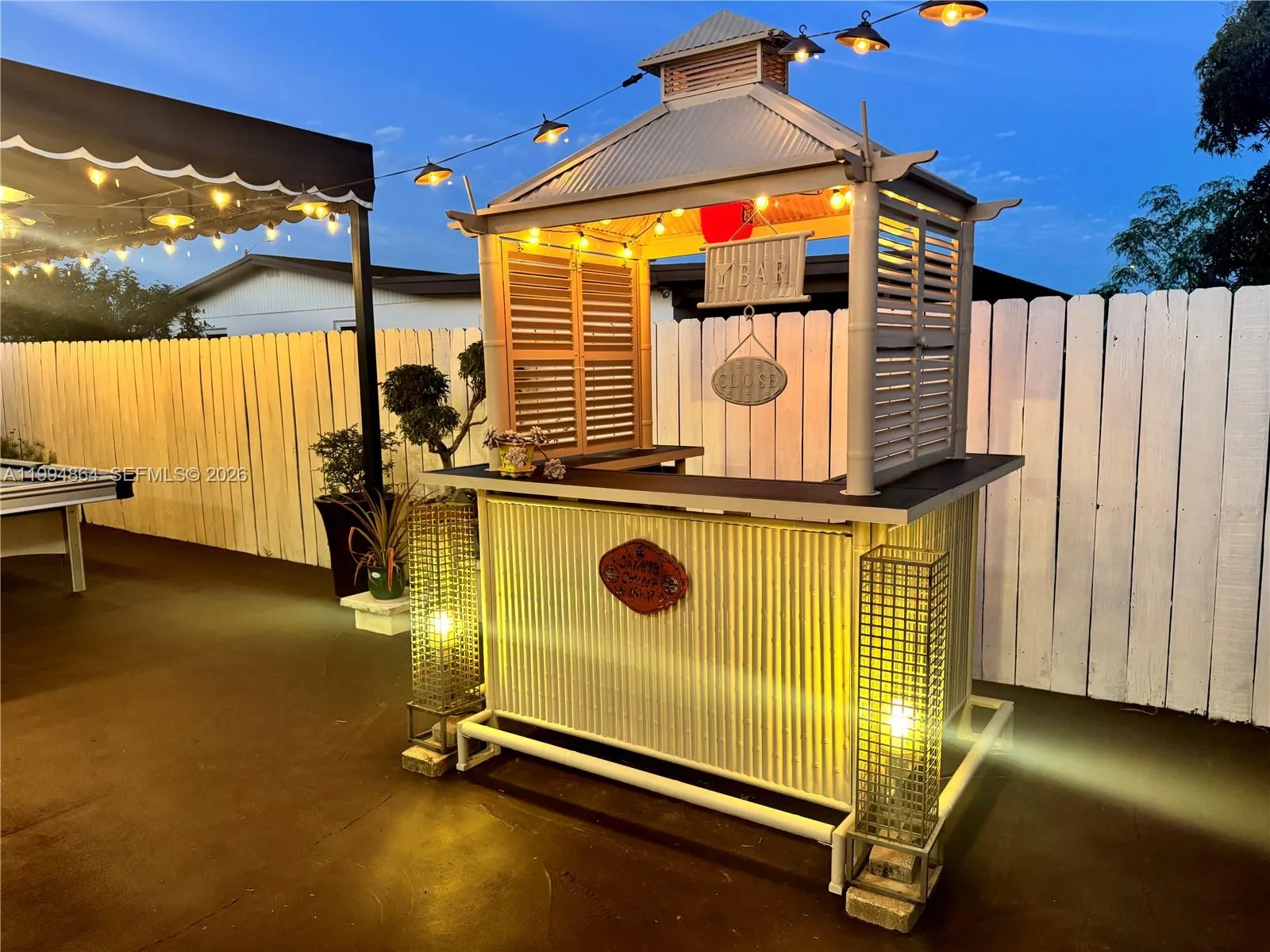 Outdoor bar