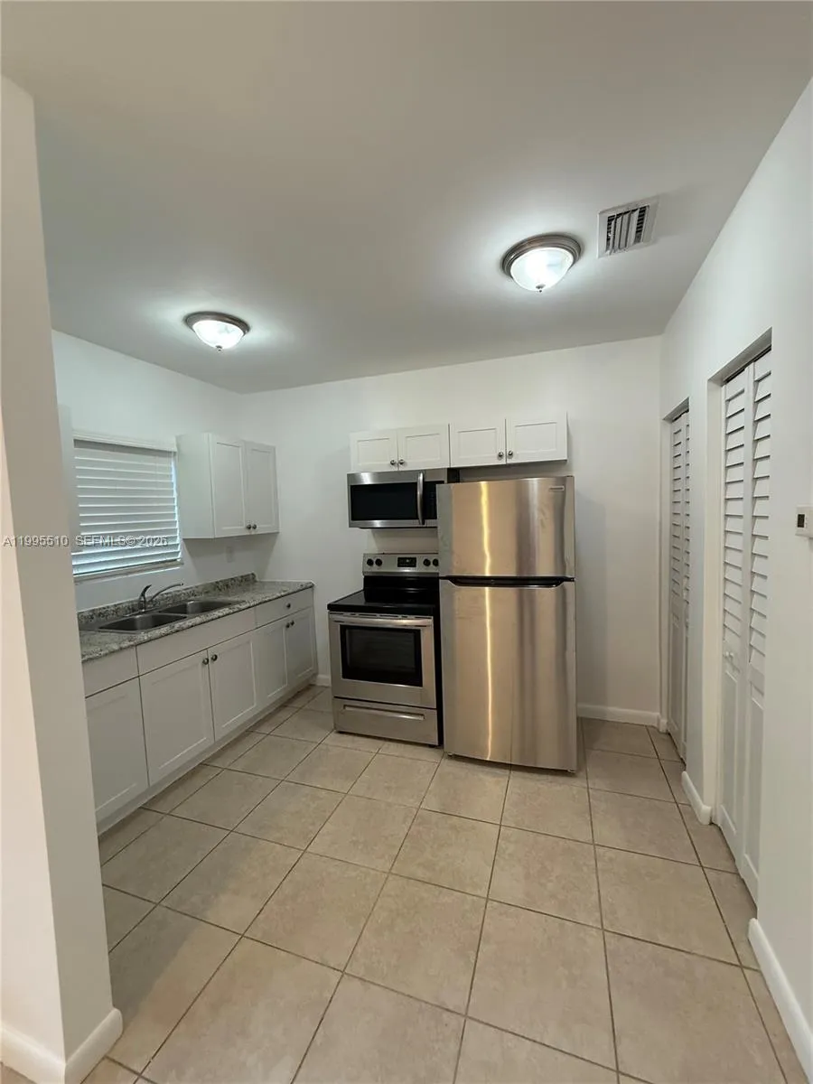 Miami, Florida 33128, 1 Bedroom Bedrooms, ,1 BathroomBathrooms,Residential Lease,For Rent,A11995510