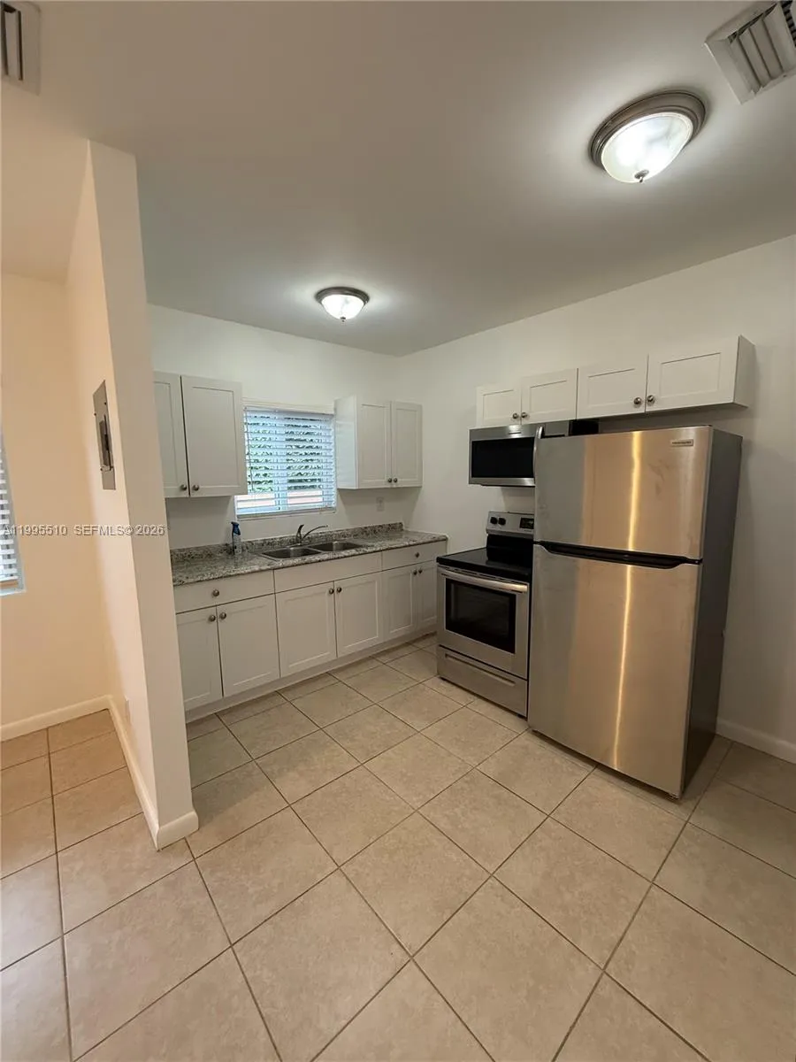 Miami, Florida 33128, 1 Bedroom Bedrooms, ,1 BathroomBathrooms,Residential Lease,For Rent,A11995510
