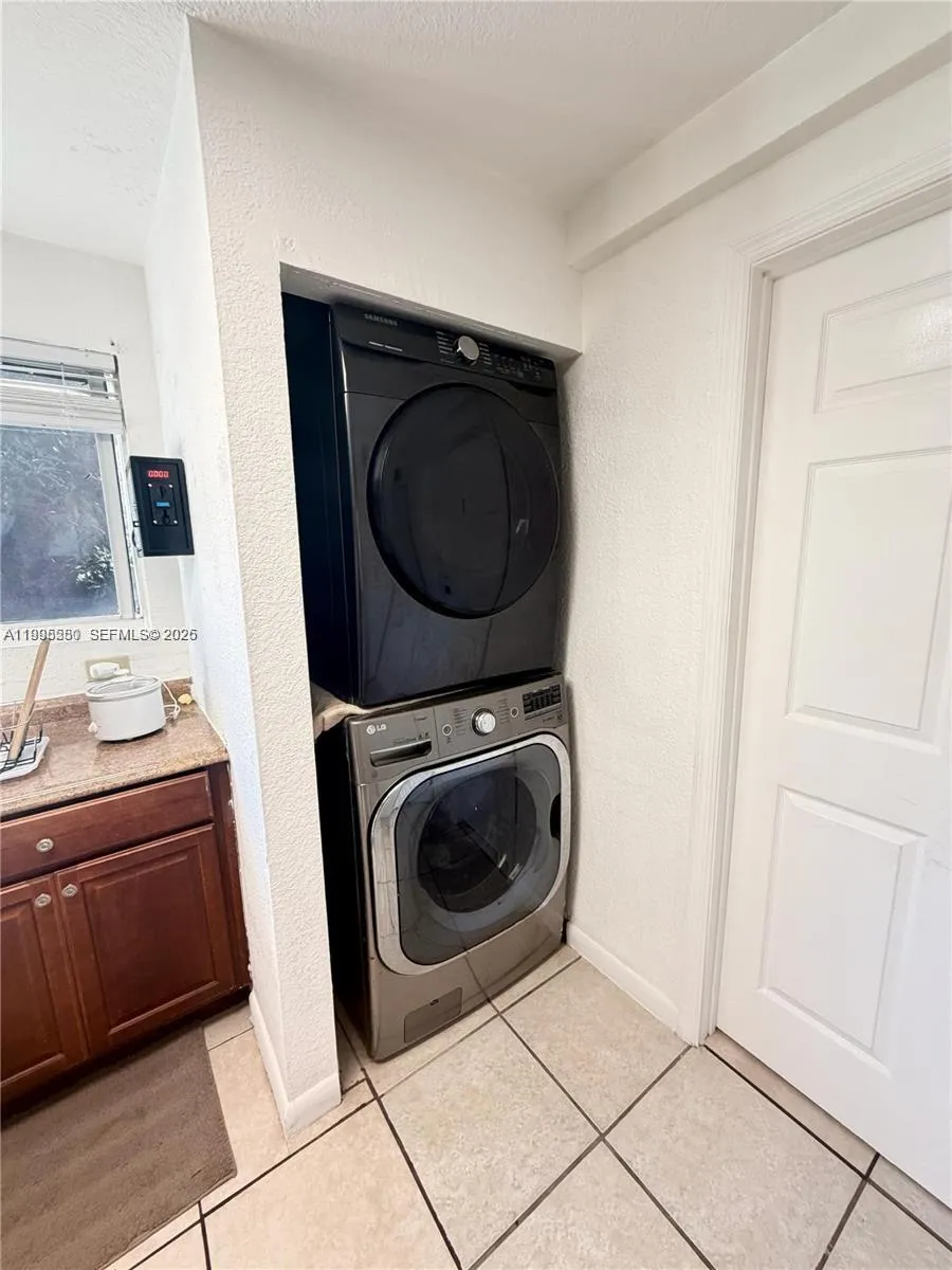 Dania Beach, Florida 33004, Dania Beach, Florida 33004, 6 Bedrooms Bedrooms, ,2 BathroomsBathrooms,Residential,For Sale, Dania Beach, Florida 33004,A11995580