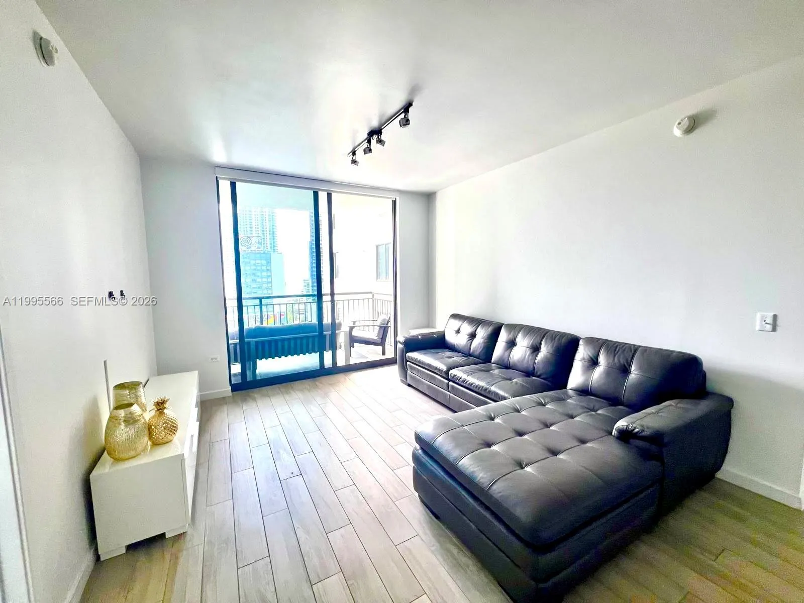 999 Sw 1st Ave 1807, Miami, Florida 33130, Miami, Florida 33130, 2 Bedrooms Bedrooms, ,2 BathroomsBathrooms,Residential Lease,For Rent,999 Sw 1st Ave 1807, Miami, Florida 33130,A11995566