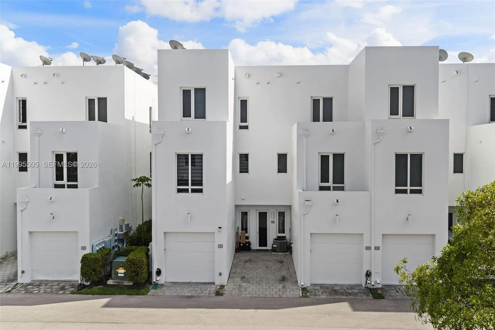 10305 Nw 63rd Ter 105, Doral, Florida 33178, Doral, Florida 33178, 3 Bedrooms Bedrooms, ,2 BathroomsBathrooms,Residential,For Sale,10305 Nw 63rd Ter 105, Doral, Florida 33178,A11995505