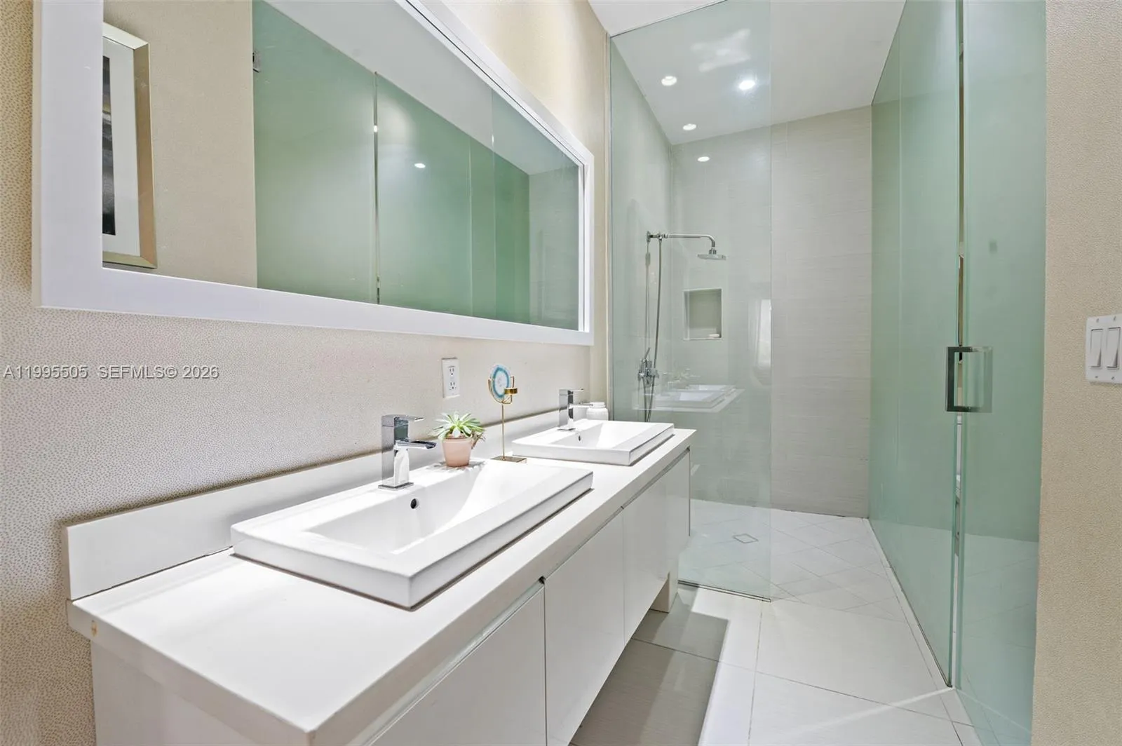 10305 Nw 63rd Ter 105, Doral, Florida 33178, Doral, Florida 33178, 3 Bedrooms Bedrooms, ,2 BathroomsBathrooms,Residential,For Sale,10305 Nw 63rd Ter 105, Doral, Florida 33178,A11995505