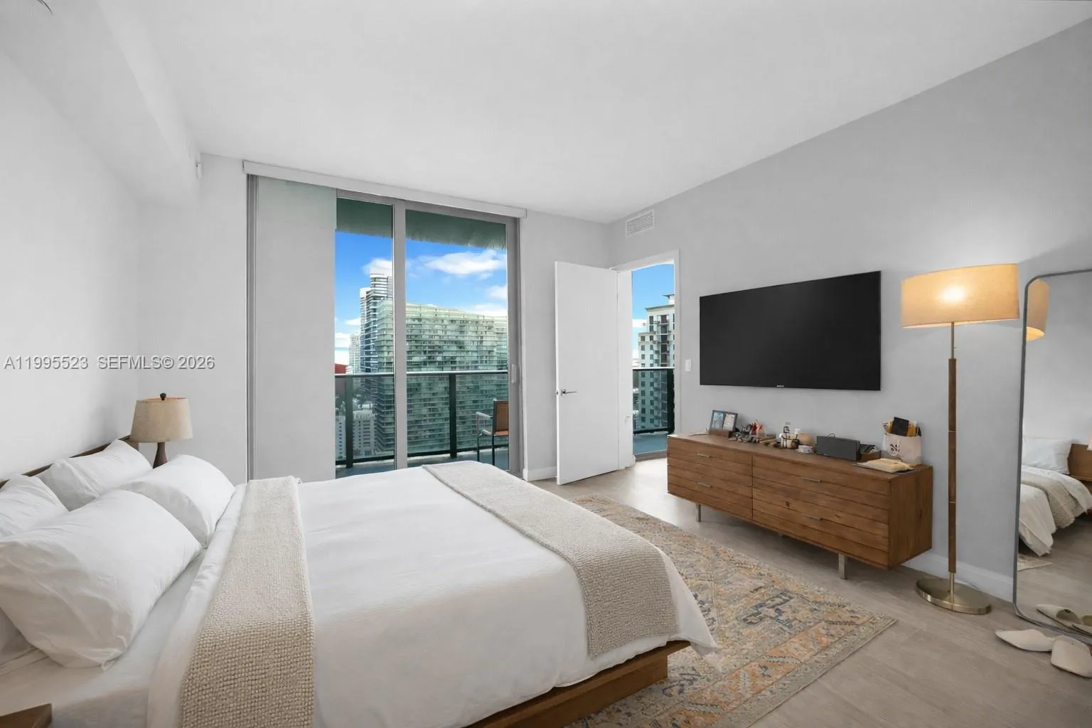 45 Sw 9th St 2906, Miami, Florida 33130, Miami, Florida 33130, 2 Bedrooms Bedrooms, ,2 BathroomsBathrooms,Residential Lease,For Rent,45 Sw 9th St 2906, Miami, Florida 33130,A11995523