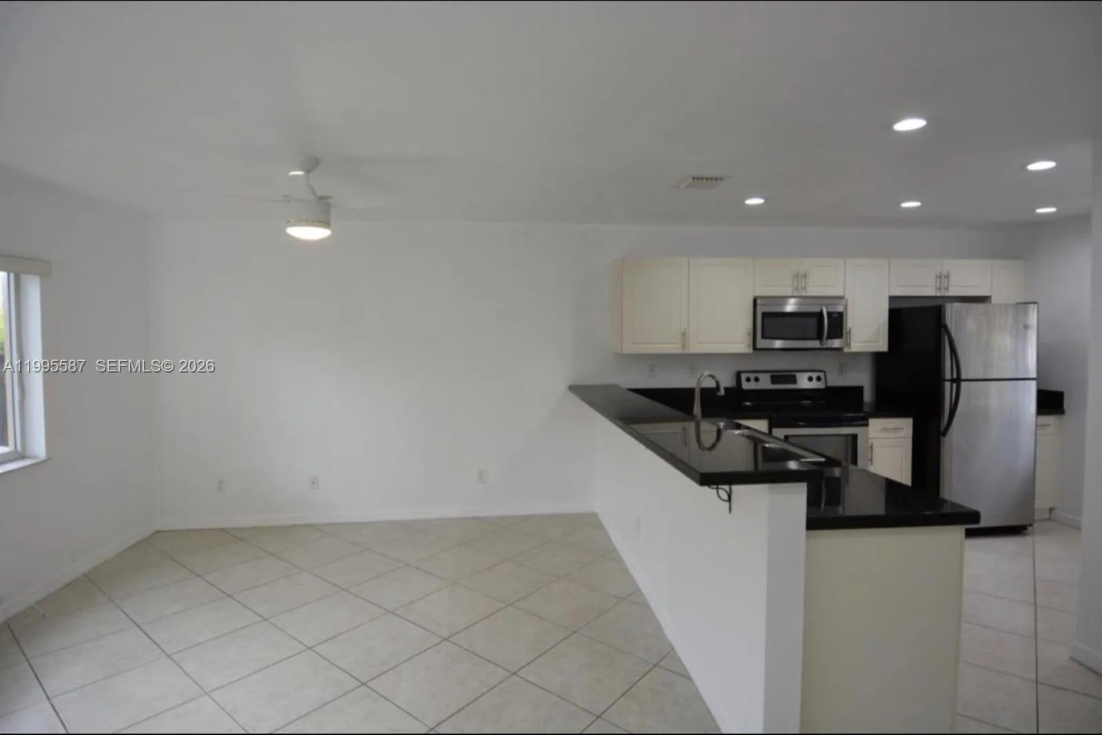 324 Ne 3rd St D, Hallandale Beach, Florida 33009, Hallandale Beach, Florida 33009, 2 Bedrooms Bedrooms, ,2 BathroomsBathrooms,Residential Lease,For Rent,324 Ne 3rd St D, Hallandale Beach, Florida 33009,A11995587