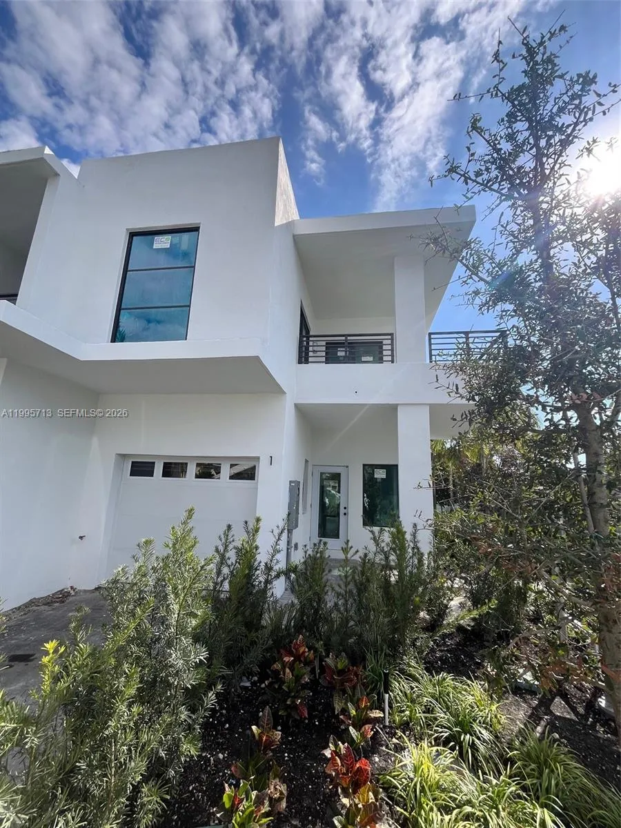 2511 Pierce St 1, Hollywood, Florida 33020, Hollywood, Florida 33020, 3 Bedrooms Bedrooms, ,2 BathroomsBathrooms,Residential Lease,For Rent,2511 Pierce St 1, Hollywood, Florida 33020,A11995713 2511 Pierce St 1, Hollywood, Florida 33020, Hollywood, Florida 33020, 3 Bedrooms Bedrooms, ,2 BathroomsBathrooms,Residential Lease,For Rent,2511 Pierce St 1, Hollywood, Florida 33020,A11995713