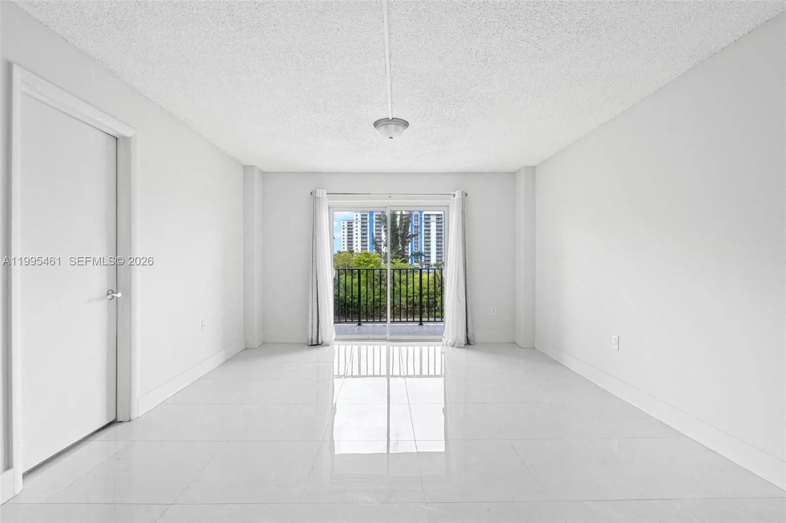 4801 Nw 7th Street 40716, Miami, Florida 33126, Miami, Florida 33126, 2 Bedrooms Bedrooms, ,2 BathroomsBathrooms,Residential Lease,For Rent,4801 Nw 7th Street 40716, Miami, Florida 33126,A11995461