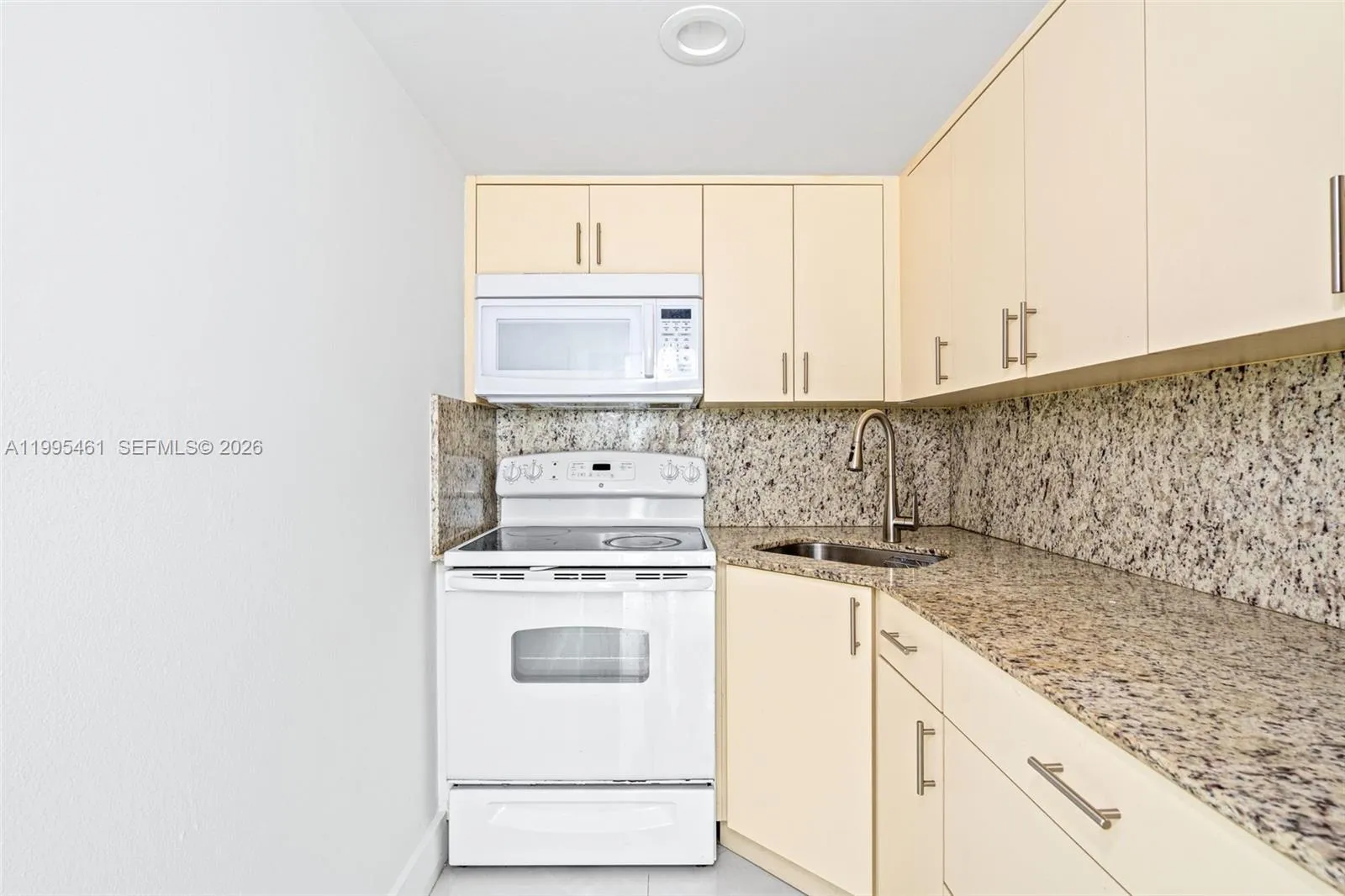 4801 Nw 7th Street 40716, Miami, Florida 33126, Miami, Florida 33126, 2 Bedrooms Bedrooms, ,2 BathroomsBathrooms,Residential Lease,For Rent,4801 Nw 7th Street 40716, Miami, Florida 33126,A11995461