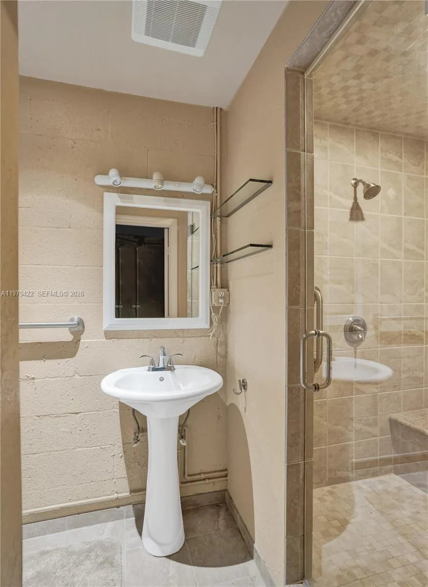 Left side Loft full bathroom