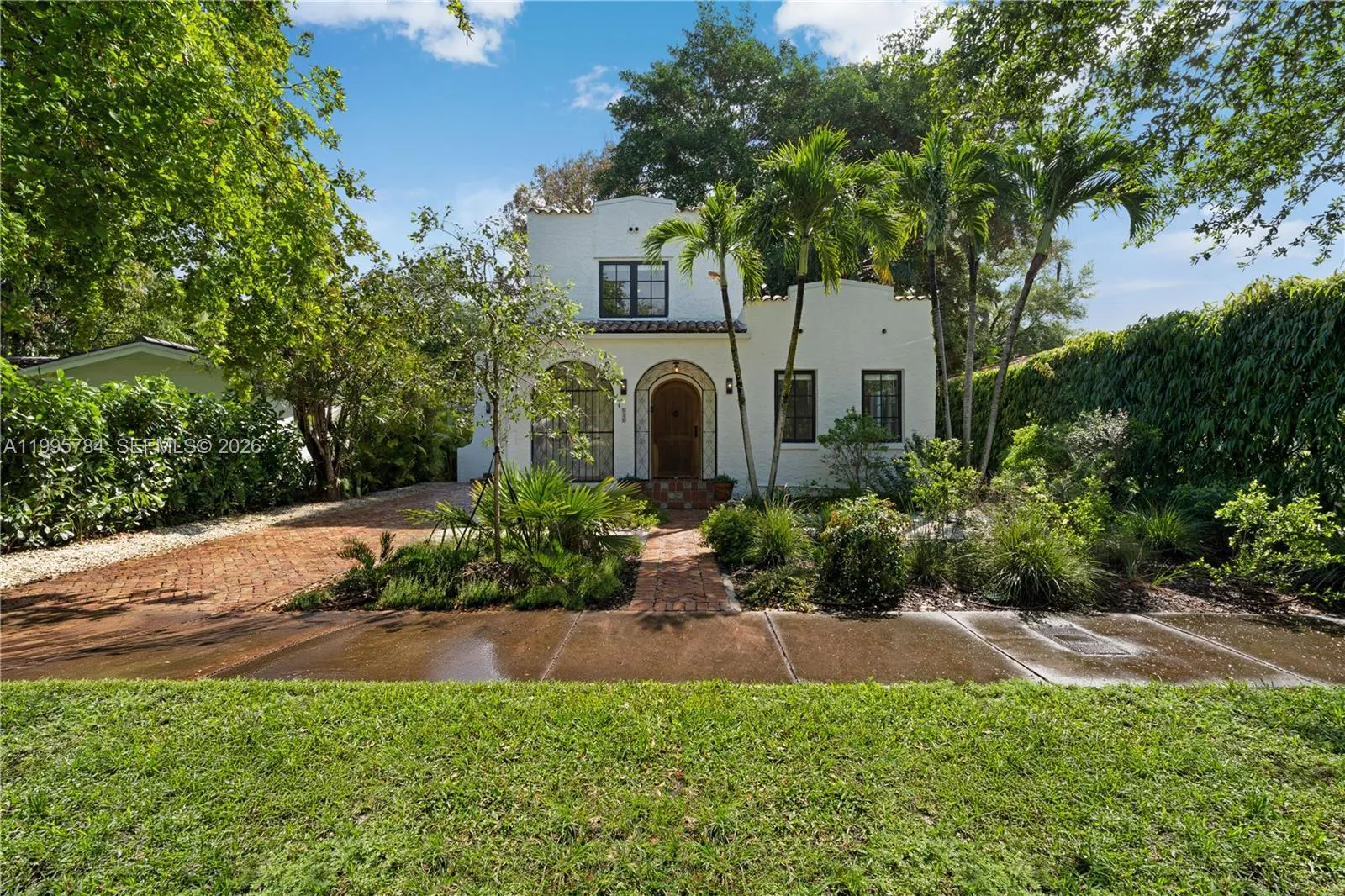 919 Lisbon St, Coral Gables, Florida 33134, Coral Gables, Florida 33134, 3 Bedrooms Bedrooms, ,2 BathroomsBathrooms,Residential,For Sale,919 Lisbon St, Coral Gables, Florida 33134,A11995784