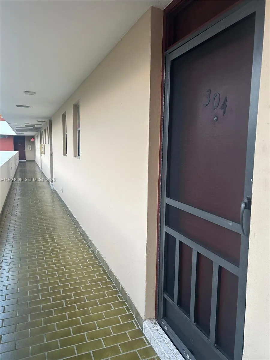 1700 Ne 191st St 304, Miami, Florida 33179, Miami, Florida 33179, 1 Bedroom Bedrooms, ,1 BathroomBathrooms,Residential,For Sale,1700 Ne 191st St 304, Miami, Florida 33179,A11994699