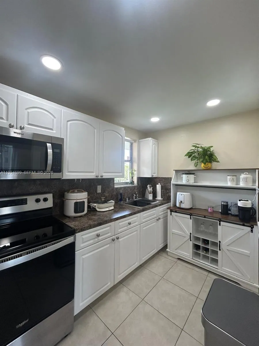 1700 Ne 191st St 304, Miami, Florida 33179, Miami, Florida 33179, 1 Bedroom Bedrooms, ,1 BathroomBathrooms,Residential,For Sale,1700 Ne 191st St 304, Miami, Florida 33179,A11994699