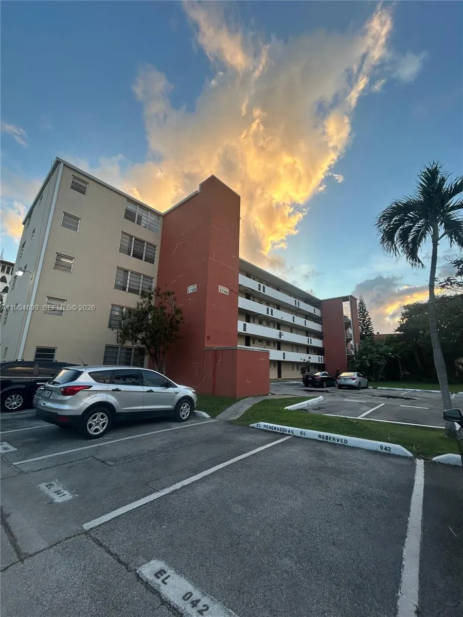 1700 Ne 191st St 304, Miami, Florida 33179, Miami, Florida 33179, 1 Bedroom Bedrooms, ,1 BathroomBathrooms,Residential,For Sale,1700 Ne 191st St 304, Miami, Florida 33179,A11994699