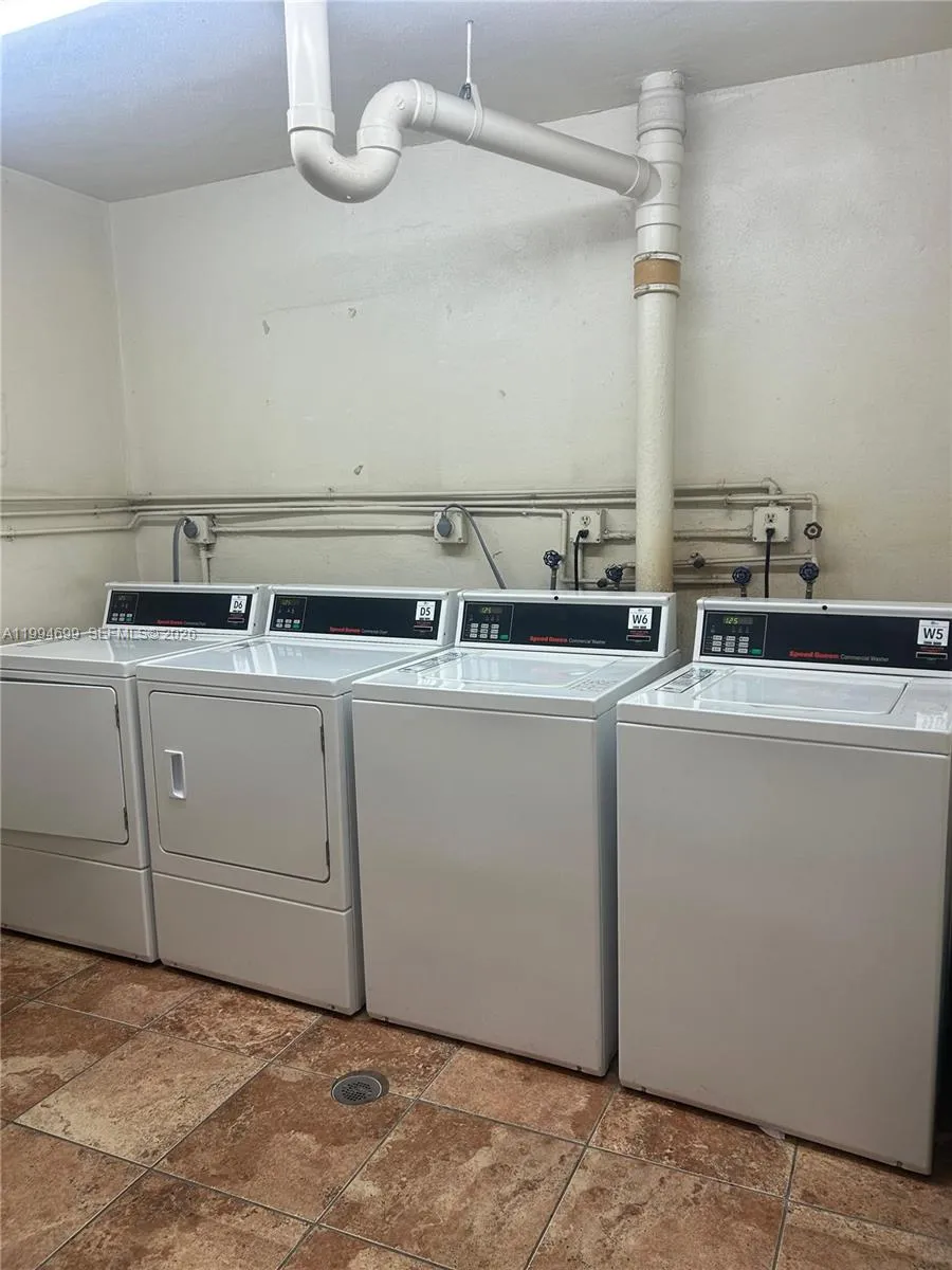 1700 Ne 191st St 304, Miami, Florida 33179, Miami, Florida 33179, 1 Bedroom Bedrooms, ,1 BathroomBathrooms,Residential,For Sale,1700 Ne 191st St 304, Miami, Florida 33179,A11994699