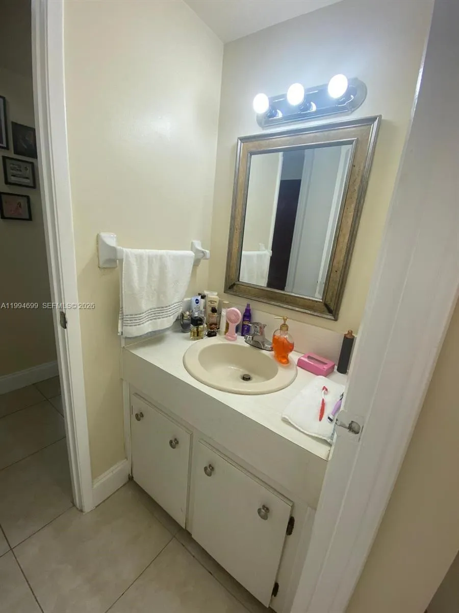 1700 Ne 191st St 304, Miami, Florida 33179, Miami, Florida 33179, 1 Bedroom Bedrooms, ,1 BathroomBathrooms,Residential,For Sale,1700 Ne 191st St 304, Miami, Florida 33179,A11994699
