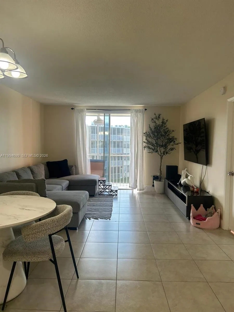 1700 Ne 191st St 304, Miami, Florida 33179, Miami, Florida 33179, 1 Bedroom Bedrooms, ,1 BathroomBathrooms,Residential,For Sale,1700 Ne 191st St 304, Miami, Florida 33179,A11994699
