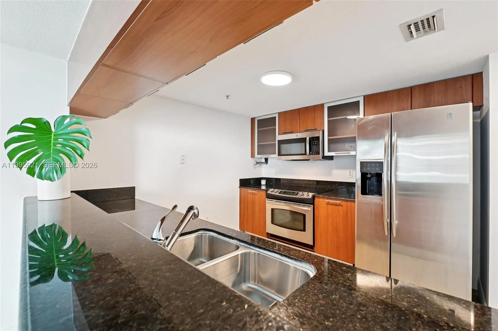 1800 N Bayshore Dr 2811, Miami, Florida 33132, Miami, Florida 33132, 1 Bedroom Bedrooms, ,1 BathroomBathrooms,Residential Lease,For Rent,1800 N Bayshore Dr 2811, Miami, Florida 33132,A11995921