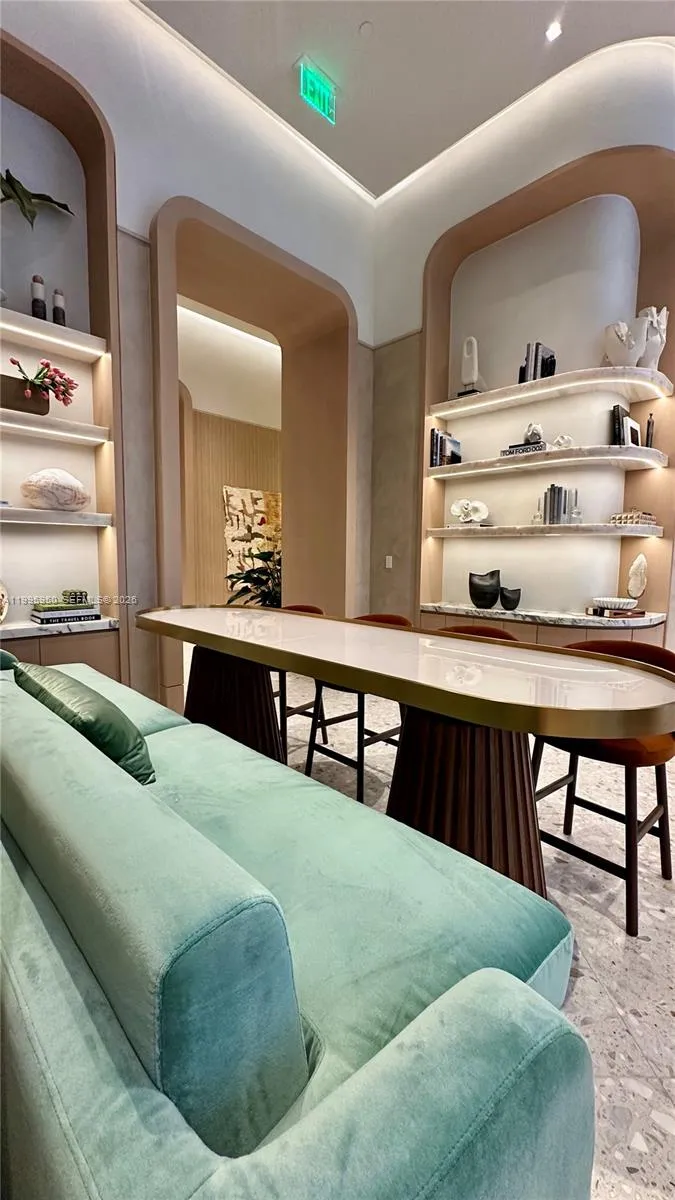 77 Se 5th Street 2908, Miami, Florida 33131, Miami, Florida 33131, 1 Bedroom Bedrooms, ,1 BathroomBathrooms,Residential Lease,For Rent,77 Se 5th Street 2908, Miami, Florida 33131,A11995950