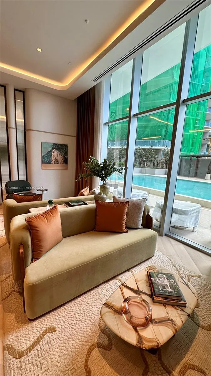 77 Se 5th Street 2908, Miami, Florida 33131, Miami, Florida 33131, 1 Bedroom Bedrooms, ,1 BathroomBathrooms,Residential Lease,For Rent,77 Se 5th Street 2908, Miami, Florida 33131,A11995950