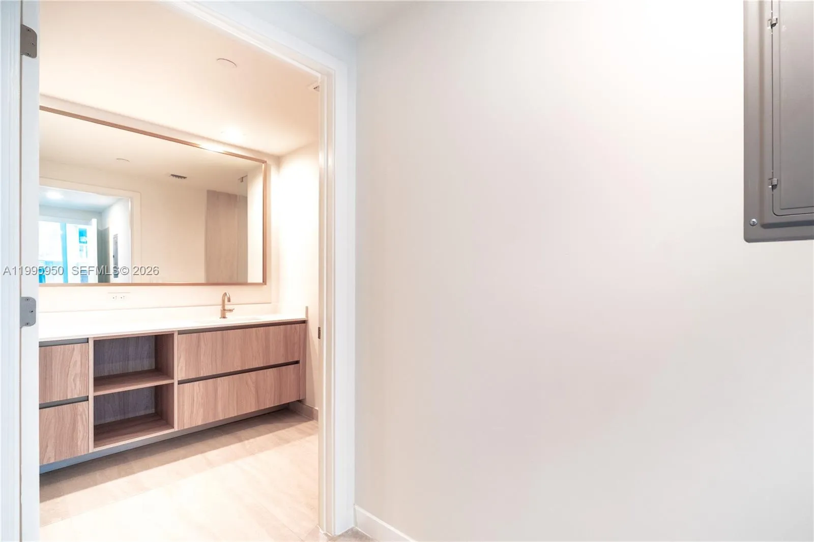 77 Se 5th Street 2908, Miami, Florida 33131, Miami, Florida 33131, 1 Bedroom Bedrooms, ,1 BathroomBathrooms,Residential Lease,For Rent,77 Se 5th Street 2908, Miami, Florida 33131,A11995950