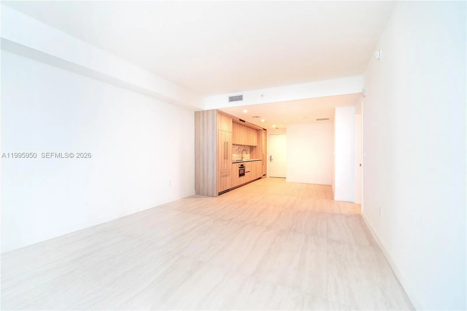 77 Se 5th Street 2908, Miami, Florida 33131, Miami, Florida 33131, 1 Bedroom Bedrooms, ,1 BathroomBathrooms,Residential Lease,For Rent,77 Se 5th Street 2908, Miami, Florida 33131,A11995950