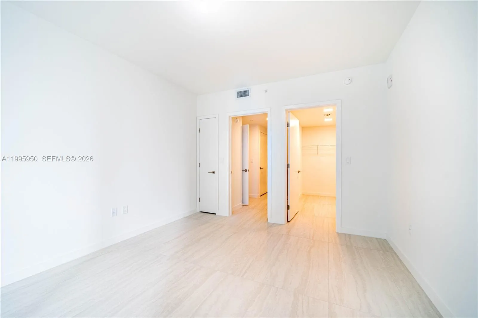 77 Se 5th Street 2908, Miami, Florida 33131, Miami, Florida 33131, 1 Bedroom Bedrooms, ,1 BathroomBathrooms,Residential Lease,For Rent,77 Se 5th Street 2908, Miami, Florida 33131,A11995950