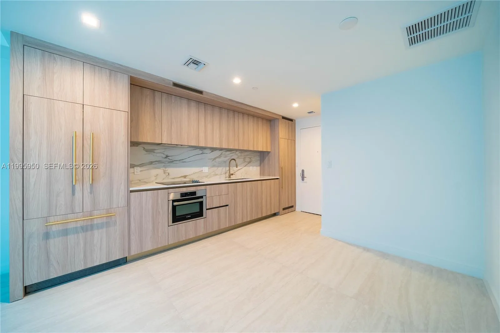 77 Se 5th Street 2908, Miami, Florida 33131, Miami, Florida 33131, 1 Bedroom Bedrooms, ,1 BathroomBathrooms,Residential Lease,For Rent,77 Se 5th Street 2908, Miami, Florida 33131,A11995950