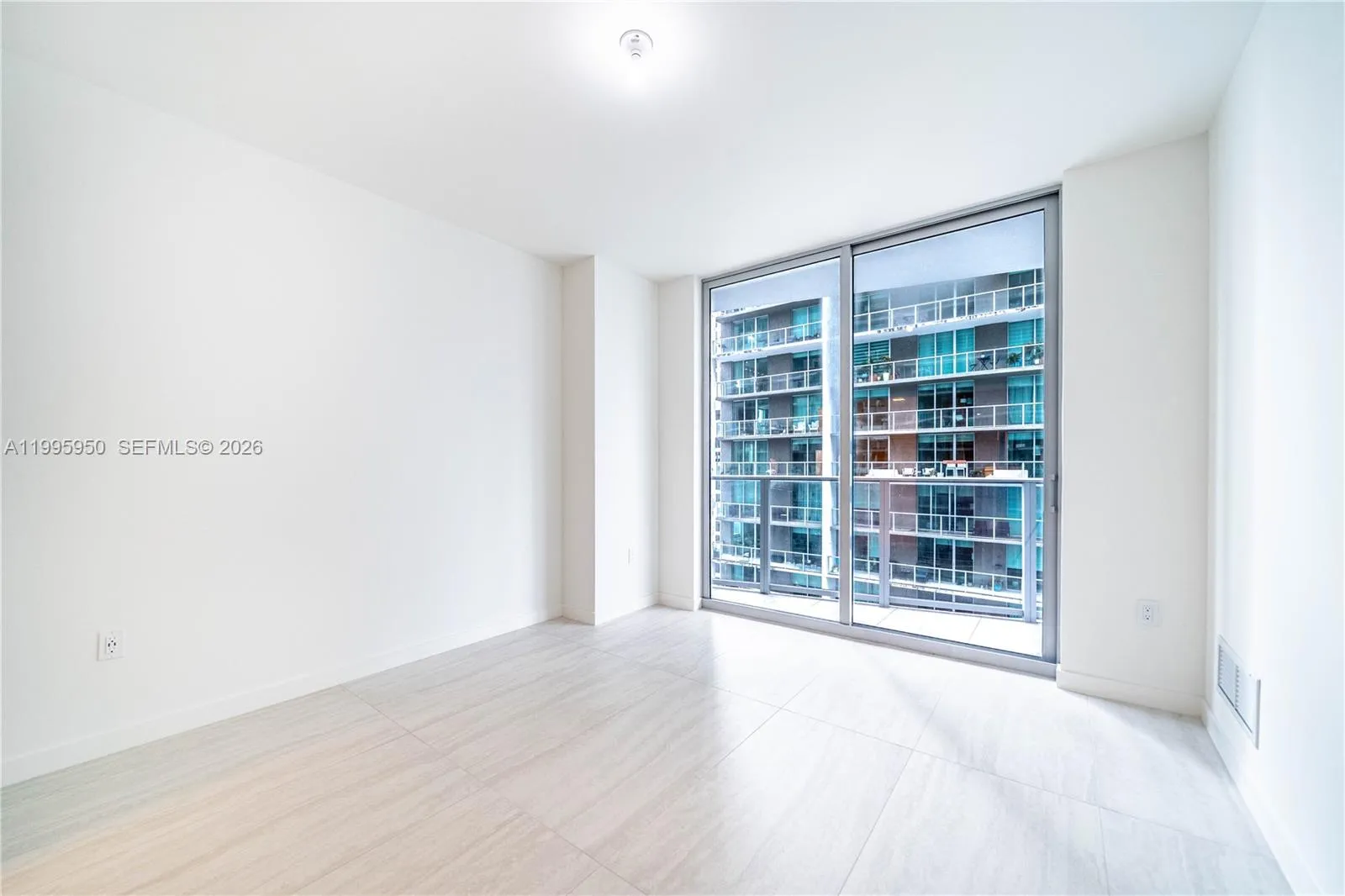 77 Se 5th Street 2908, Miami, Florida 33131, Miami, Florida 33131, 1 Bedroom Bedrooms, ,1 BathroomBathrooms,Residential Lease,For Rent,77 Se 5th Street 2908, Miami, Florida 33131,A11995950