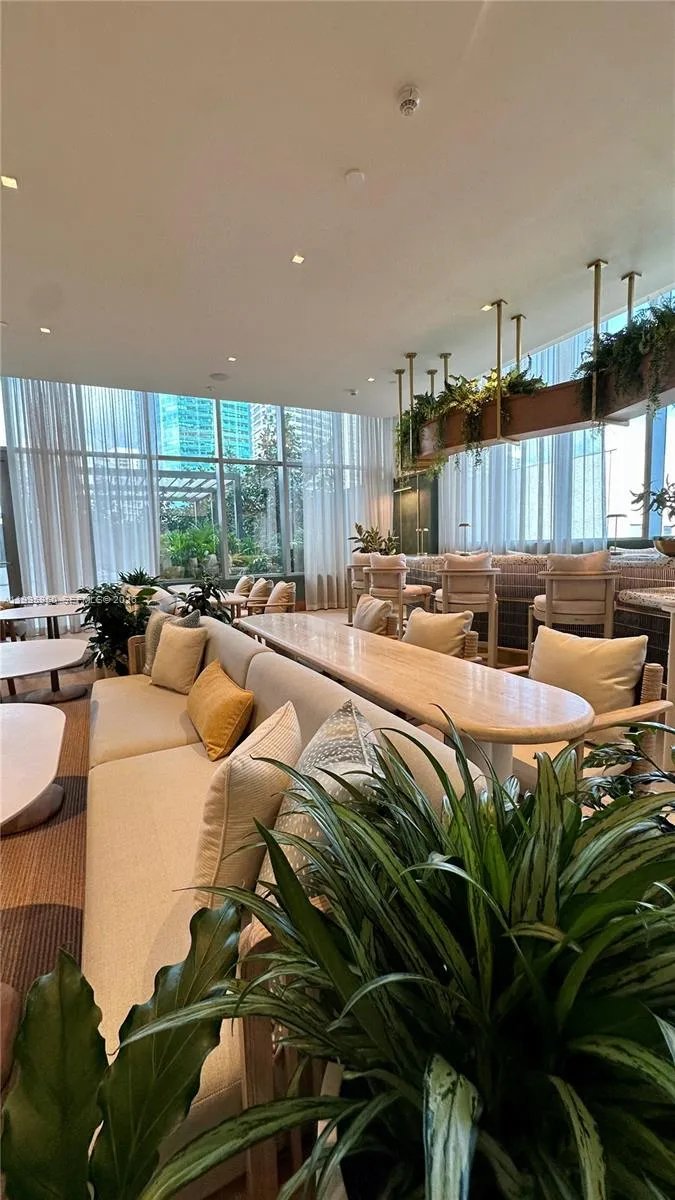 77 Se 5th Street 2908, Miami, Florida 33131, Miami, Florida 33131, 1 Bedroom Bedrooms, ,1 BathroomBathrooms,Residential Lease,For Rent,77 Se 5th Street 2908, Miami, Florida 33131,A11995950