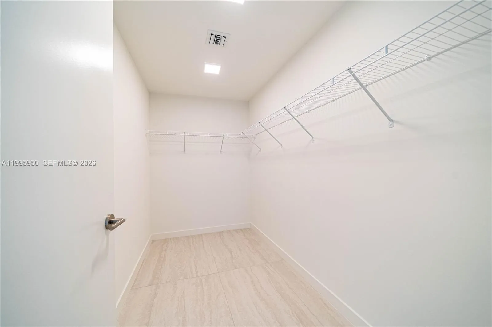 77 Se 5th Street 2908, Miami, Florida 33131, Miami, Florida 33131, 1 Bedroom Bedrooms, ,1 BathroomBathrooms,Residential Lease,For Rent,77 Se 5th Street 2908, Miami, Florida 33131,A11995950