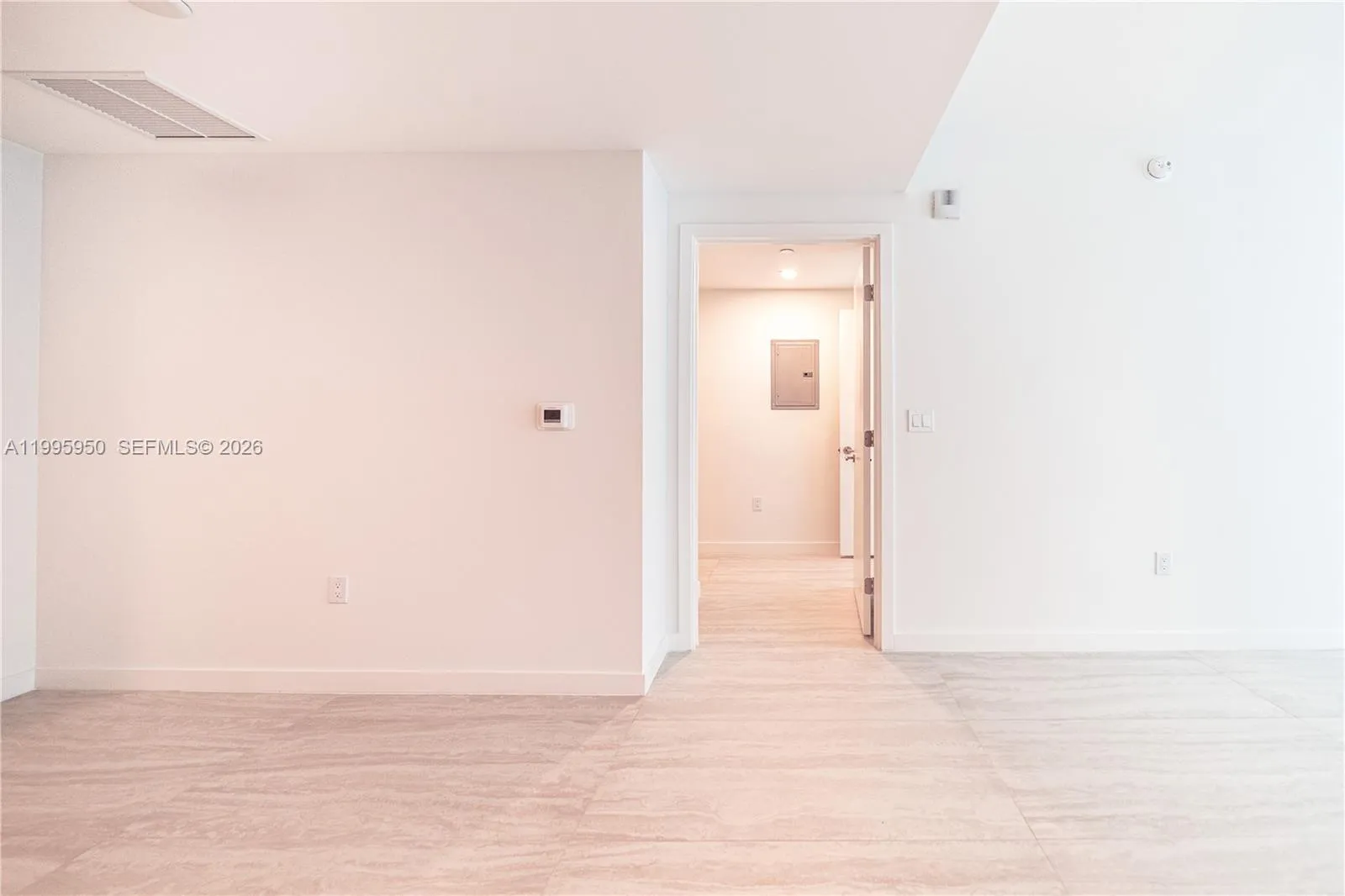 77 Se 5th Street 2908, Miami, Florida 33131, Miami, Florida 33131, 1 Bedroom Bedrooms, ,1 BathroomBathrooms,Residential Lease,For Rent,77 Se 5th Street 2908, Miami, Florida 33131,A11995950