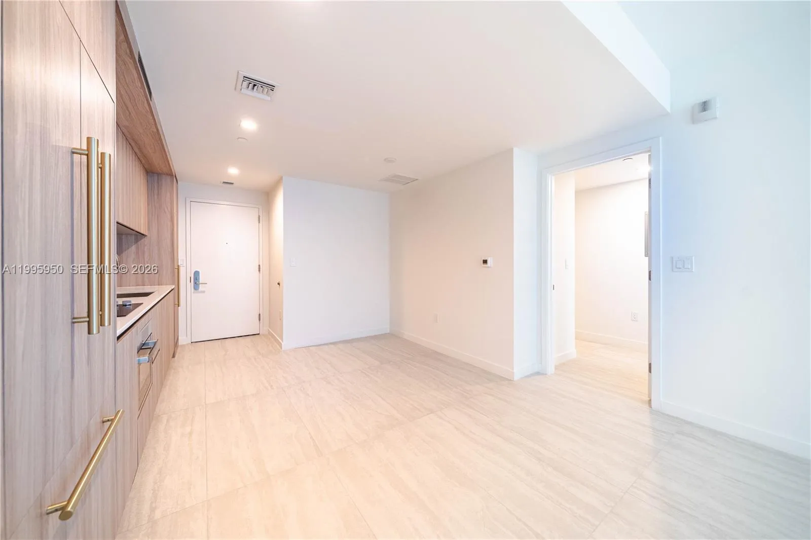 77 Se 5th Street 2908, Miami, Florida 33131, Miami, Florida 33131, 1 Bedroom Bedrooms, ,1 BathroomBathrooms,Residential Lease,For Rent,77 Se 5th Street 2908, Miami, Florida 33131,A11995950