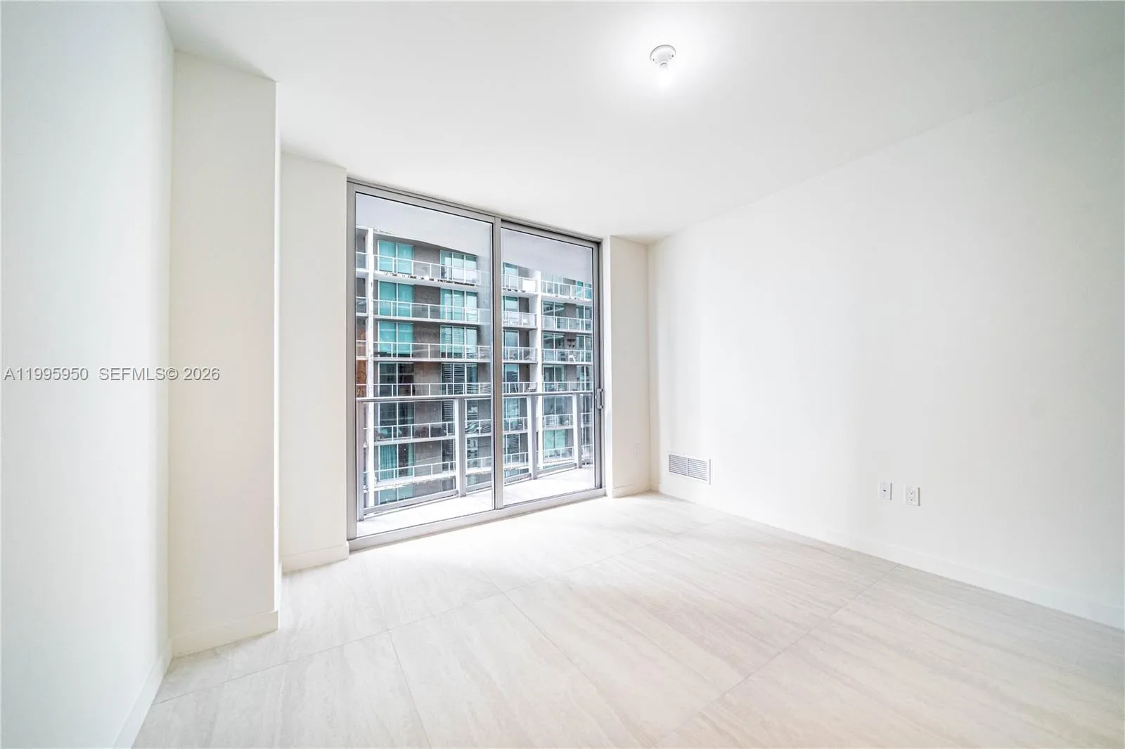 77 Se 5th Street 2908, Miami, Florida 33131, Miami, Florida 33131, 1 Bedroom Bedrooms, ,1 BathroomBathrooms,Residential Lease,For Rent,77 Se 5th Street 2908, Miami, Florida 33131,A11995950