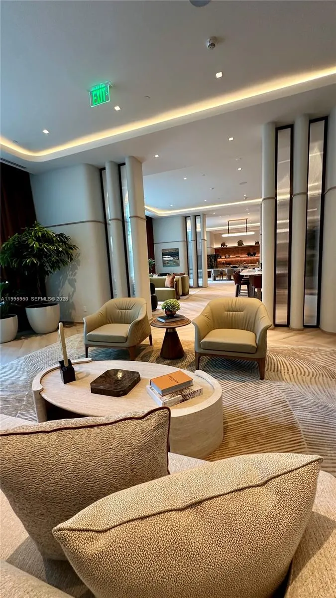 77 Se 5th Street 2908, Miami, Florida 33131, Miami, Florida 33131, 1 Bedroom Bedrooms, ,1 BathroomBathrooms,Residential Lease,For Rent,77 Se 5th Street 2908, Miami, Florida 33131,A11995950
