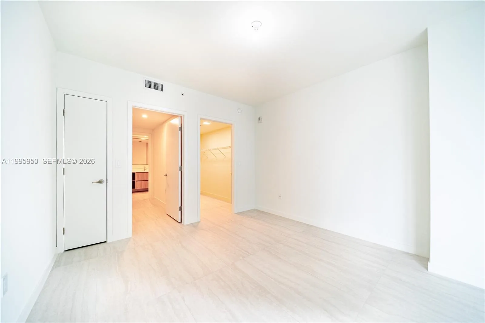 77 Se 5th Street 2908, Miami, Florida 33131, Miami, Florida 33131, 1 Bedroom Bedrooms, ,1 BathroomBathrooms,Residential Lease,For Rent,77 Se 5th Street 2908, Miami, Florida 33131,A11995950