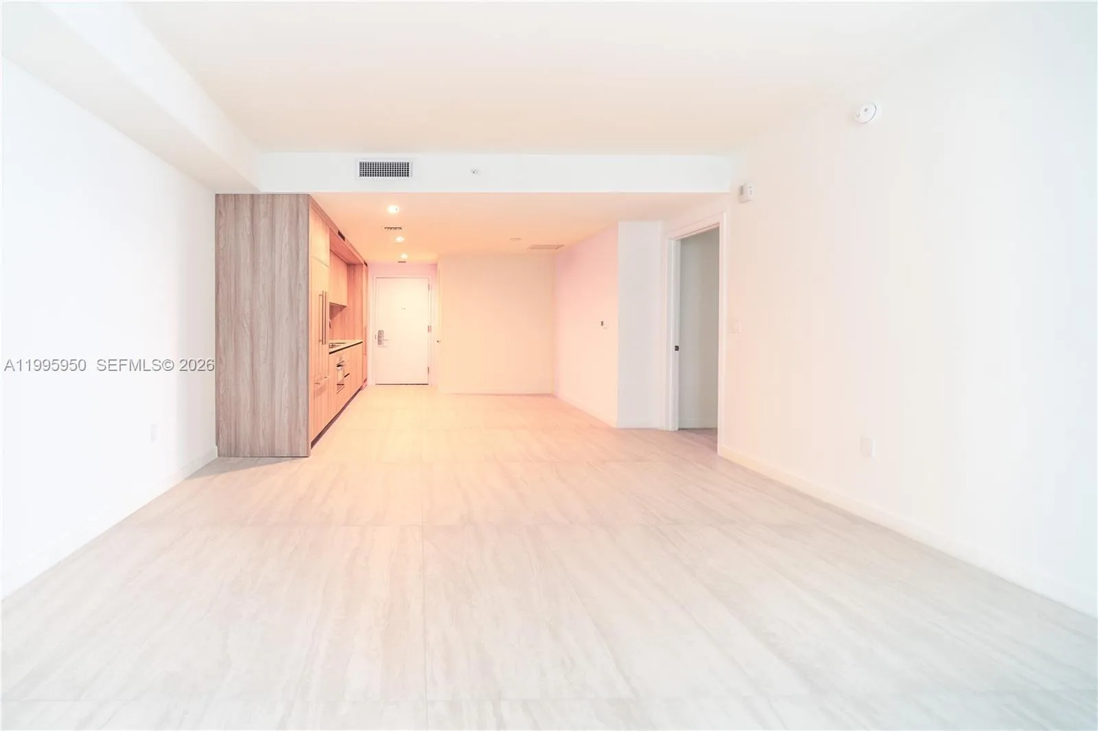 77 Se 5th Street 2908, Miami, Florida 33131, Miami, Florida 33131, 1 Bedroom Bedrooms, ,1 BathroomBathrooms,Residential Lease,For Rent,77 Se 5th Street 2908, Miami, Florida 33131,A11995950