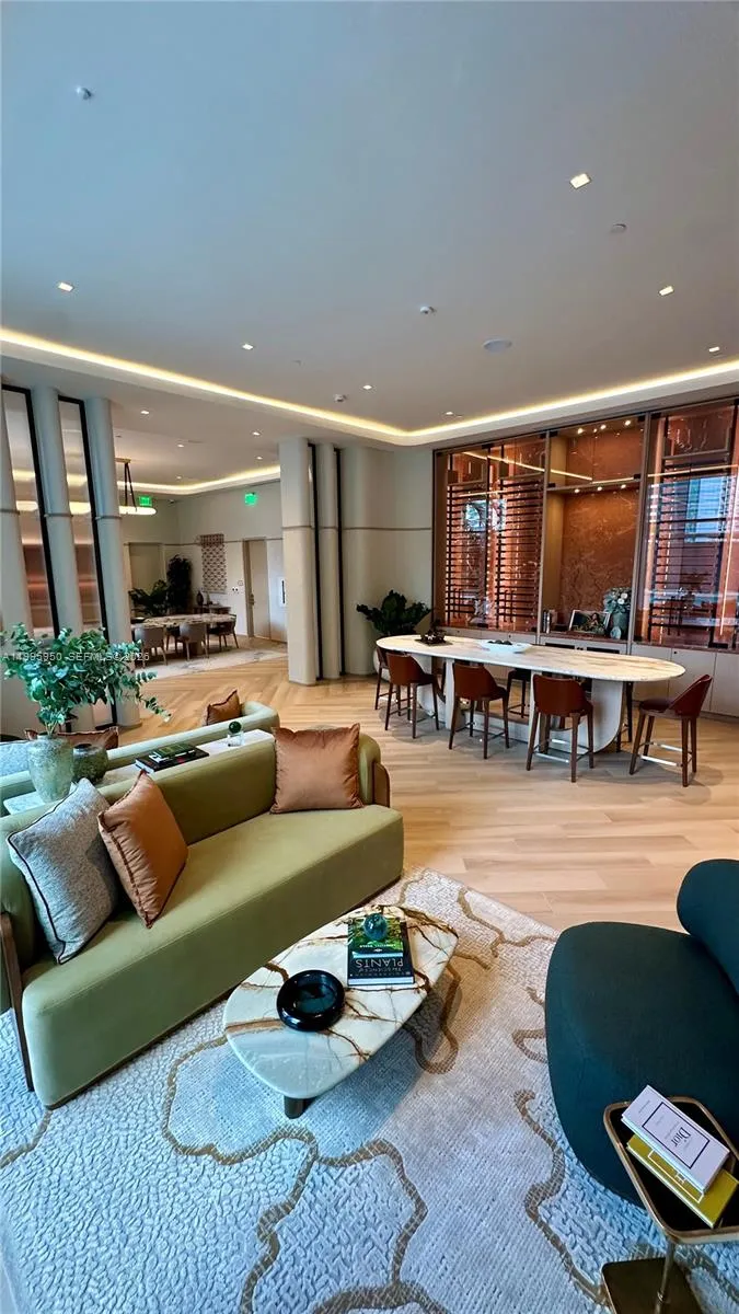 77 Se 5th Street 2908, Miami, Florida 33131, Miami, Florida 33131, 1 Bedroom Bedrooms, ,1 BathroomBathrooms,Residential Lease,For Rent,77 Se 5th Street 2908, Miami, Florida 33131,A11995950