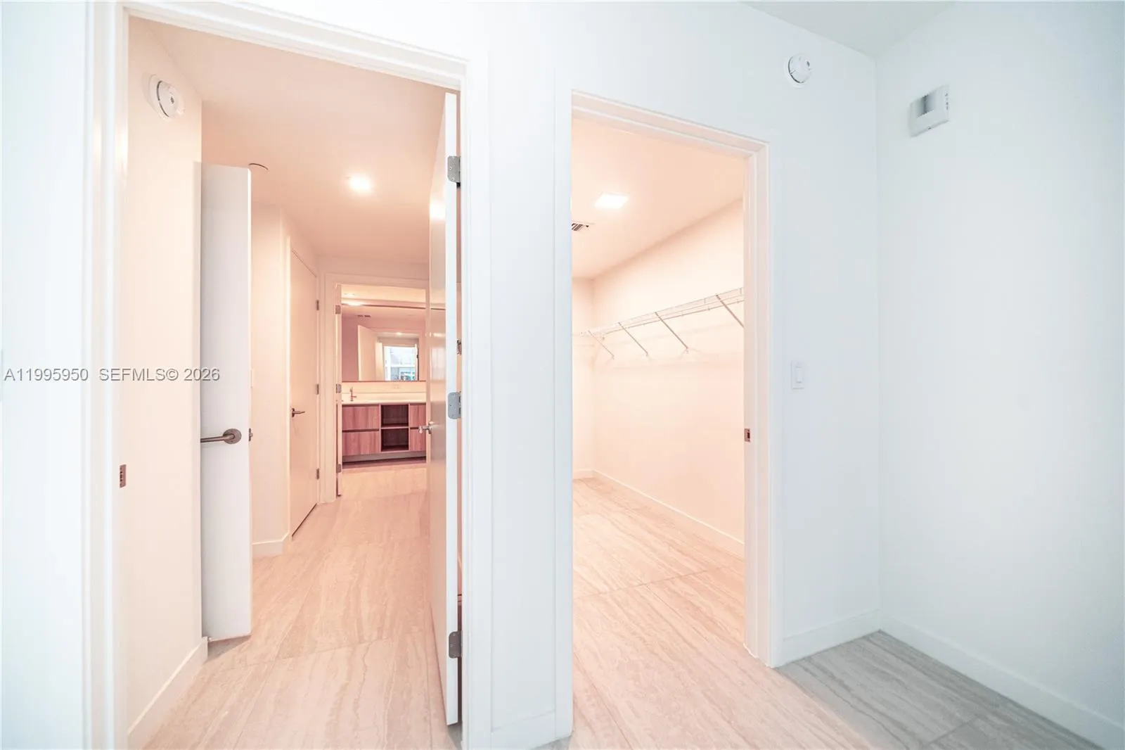77 Se 5th Street 2908, Miami, Florida 33131, Miami, Florida 33131, 1 Bedroom Bedrooms, ,1 BathroomBathrooms,Residential Lease,For Rent,77 Se 5th Street 2908, Miami, Florida 33131,A11995950
