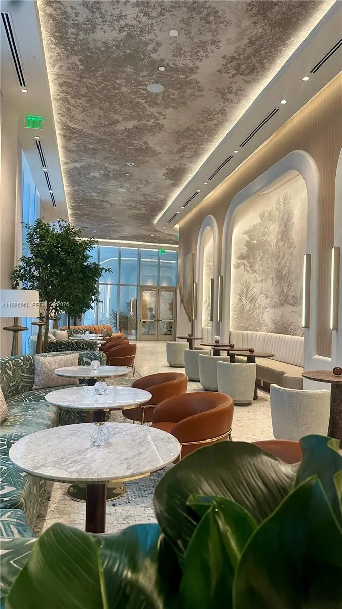 77 Se 5th Street 2908, Miami, Florida 33131, Miami, Florida 33131, 1 Bedroom Bedrooms, ,1 BathroomBathrooms,Residential Lease,For Rent,77 Se 5th Street 2908, Miami, Florida 33131,A11995950