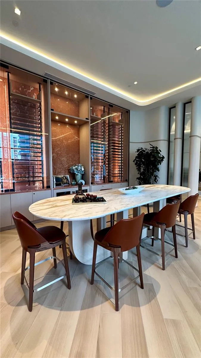 77 Se 5th Street 2908, Miami, Florida 33131, Miami, Florida 33131, 1 Bedroom Bedrooms, ,1 BathroomBathrooms,Residential Lease,For Rent,77 Se 5th Street 2908, Miami, Florida 33131,A11995950