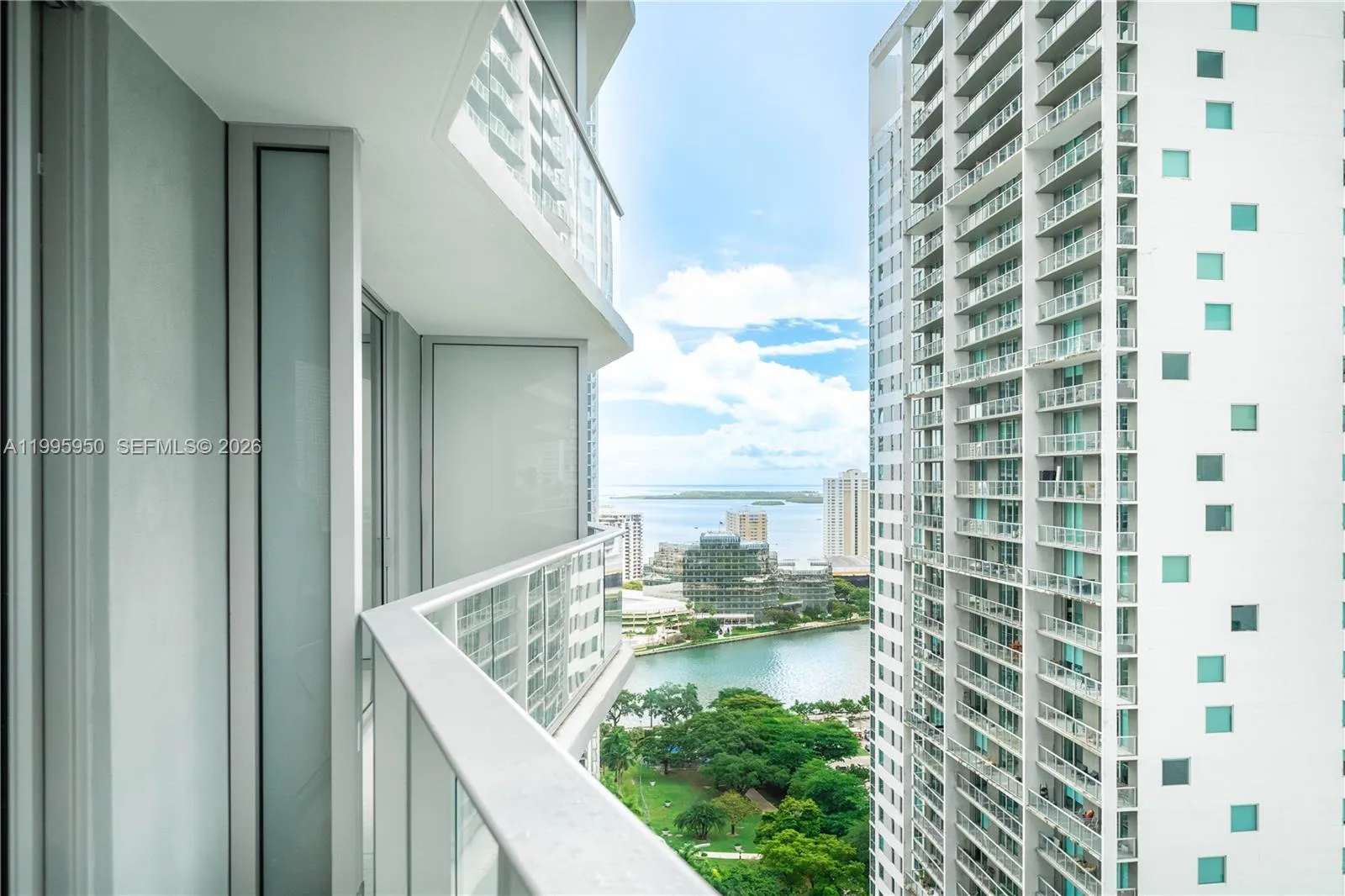 77 Se 5th Street 2908, Miami, Florida 33131, Miami, Florida 33131, 1 Bedroom Bedrooms, ,1 BathroomBathrooms,Residential Lease,For Rent,77 Se 5th Street 2908, Miami, Florida 33131,A11995950