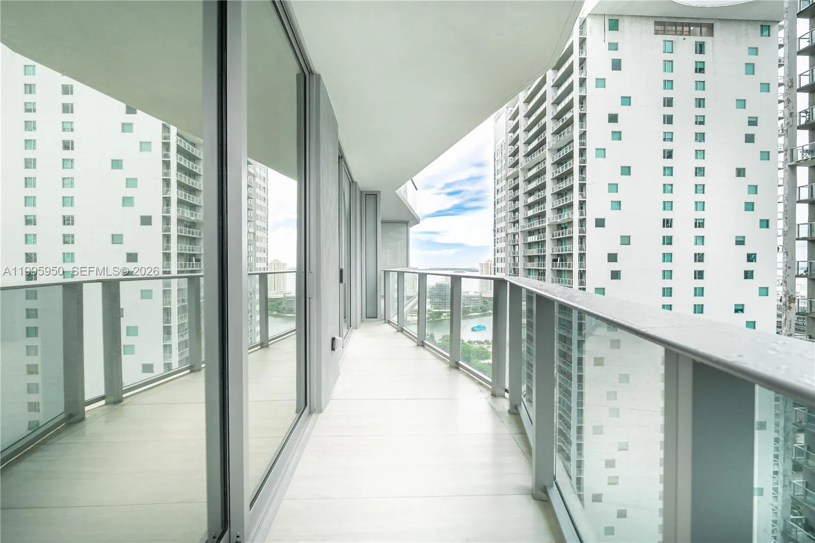 77 Se 5th Street 2908, Miami, Florida 33131, Miami, Florida 33131, 1 Bedroom Bedrooms, ,1 BathroomBathrooms,Residential Lease,For Rent,77 Se 5th Street 2908, Miami, Florida 33131,A11995950