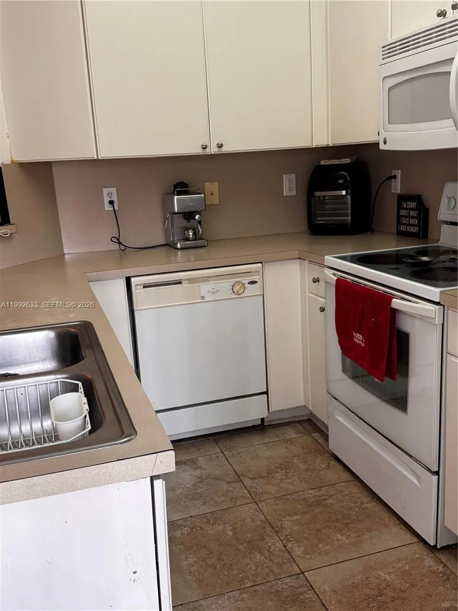 10723 Nw 85th Ter 2-38, Doral, Florida 33178, Doral, Florida 33178, 3 Bedrooms Bedrooms, ,3 BathroomsBathrooms,Residential,For Sale,10723 Nw 85th Ter 2-38, Doral, Florida 33178,A11992633