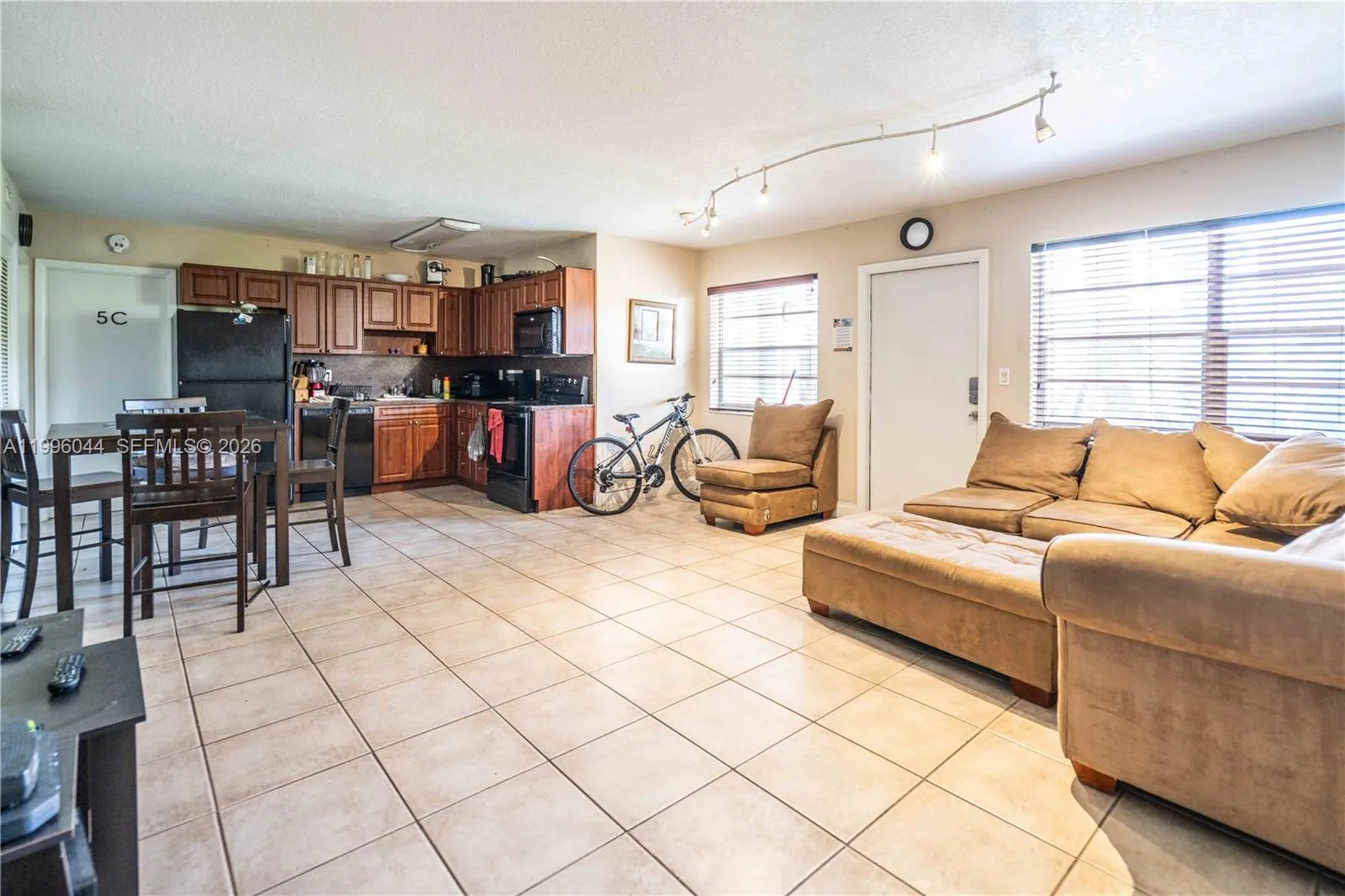 715 Ne 6th St 5a, Fort Lauderdale, Florida 33304, Fort Lauderdale, Florida 33304, ,1 BathroomBathrooms,Residential Lease,For Rent,715 Ne 6th St 5a, Fort Lauderdale, Florida 33304,A11996044