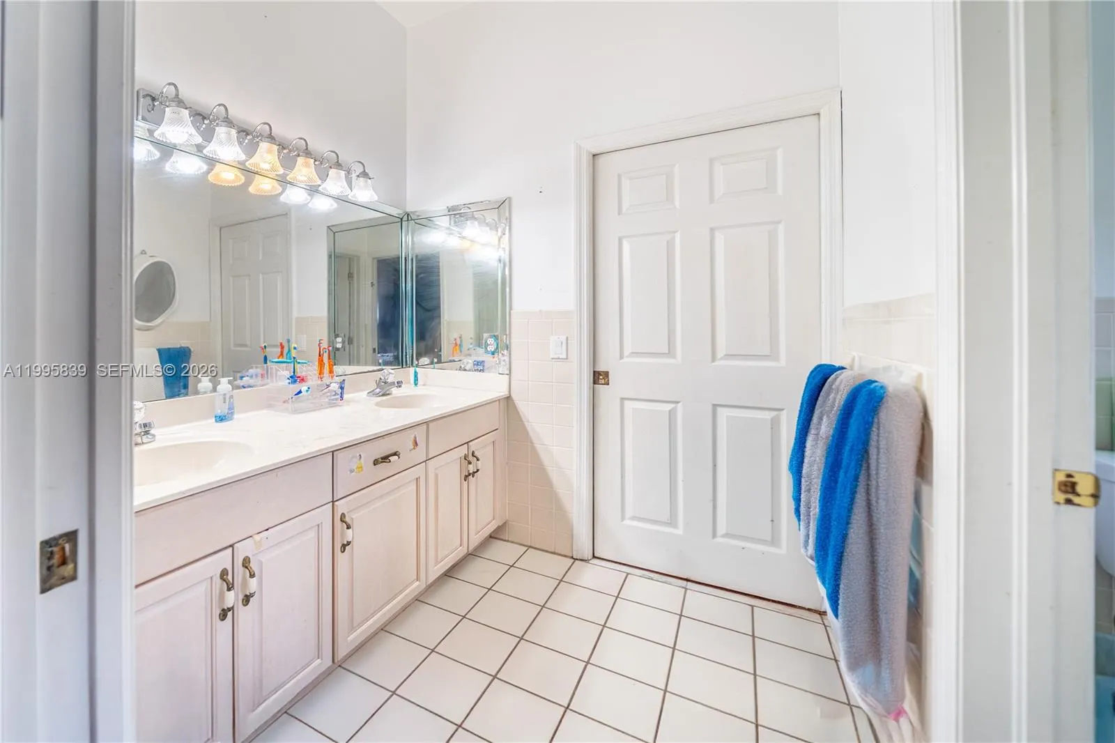 5303 Sw 111th Ter, Davie, Florida 33328, Davie, Florida 33328, 5 Bedrooms Bedrooms, ,4 BathroomsBathrooms,Residential,For Sale,5303 Sw 111th Ter, Davie, Florida 33328,A11995839